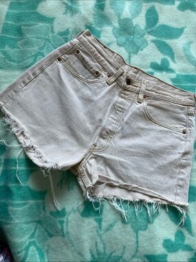Levi’s high waisted tan/white ombré jean shorts m
